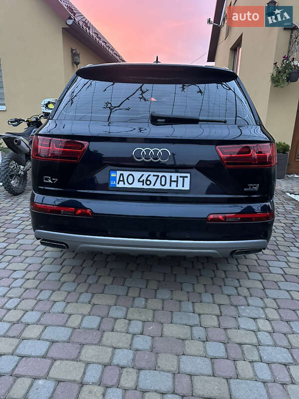 Внедорожник / Кроссовер Audi Q7 2015 в Тячеве