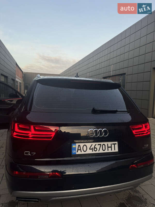 Внедорожник / Кроссовер Audi Q7 2015 в Тячеве