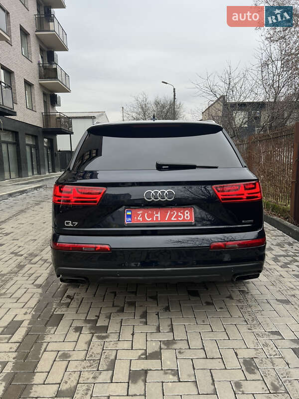 Внедорожник / Кроссовер Audi Q7 2017 в Ужгороде