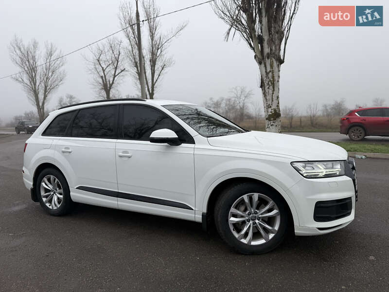 Внедорожник / Кроссовер Audi Q7 2016 в Кривом Роге