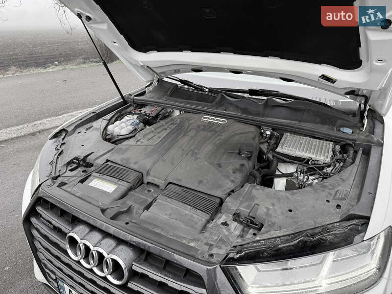 Внедорожник / Кроссовер Audi Q7 2016 в Кривом Роге