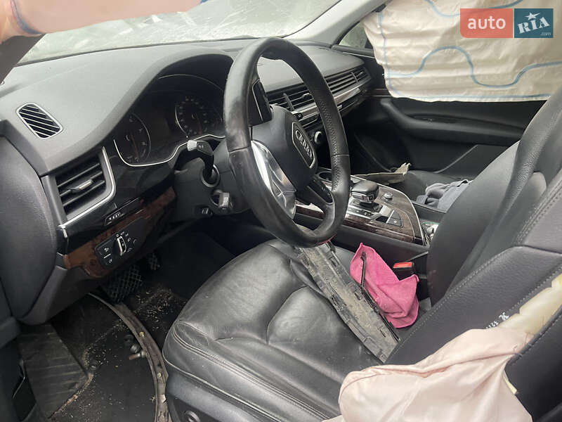 Внедорожник / Кроссовер Audi Q7 2016 в Киеве