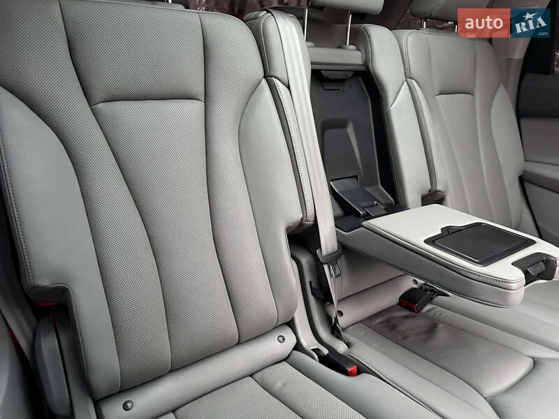 Внедорожник / Кроссовер Audi Q7 2017 в Днепре