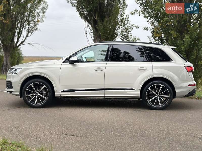Внедорожник / Кроссовер Audi Q7 2022 в Киеве