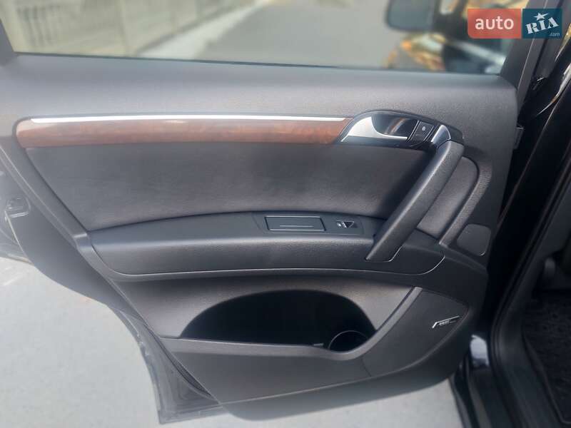 Внедорожник / Кроссовер Audi Q7 2012 в Смотриче