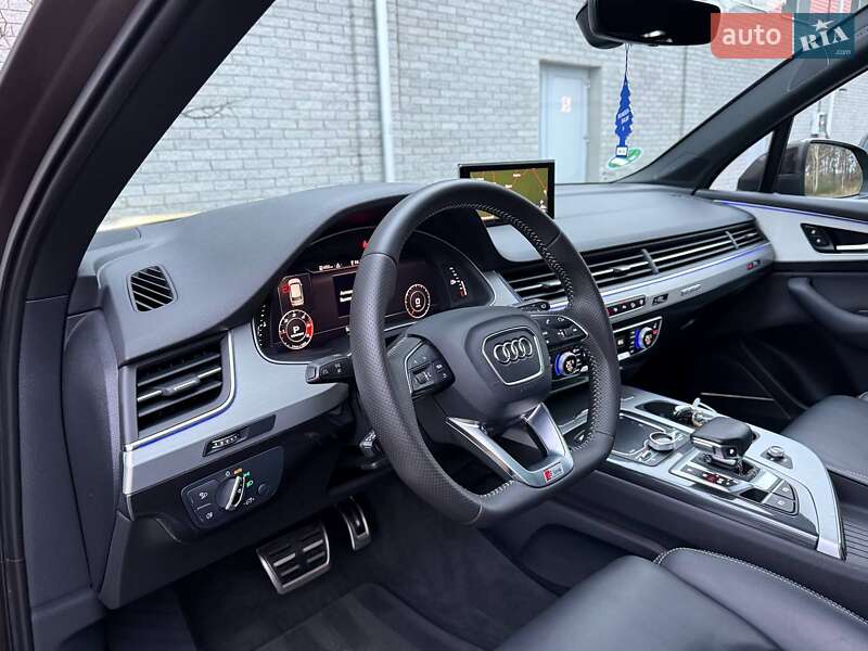 Внедорожник / Кроссовер Audi Q7 2017 в Ровно