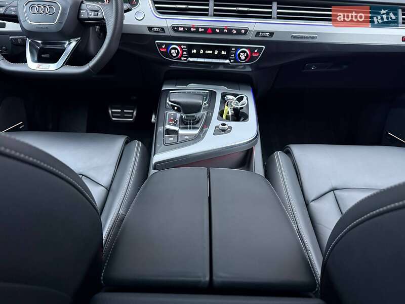 Внедорожник / Кроссовер Audi Q7 2017 в Ровно