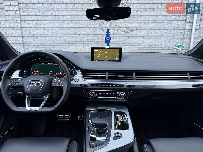 Внедорожник / Кроссовер Audi Q7 2017 в Ровно