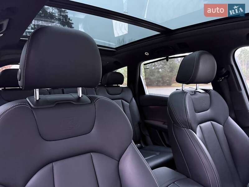 Внедорожник / Кроссовер Audi Q7 2017 в Ровно