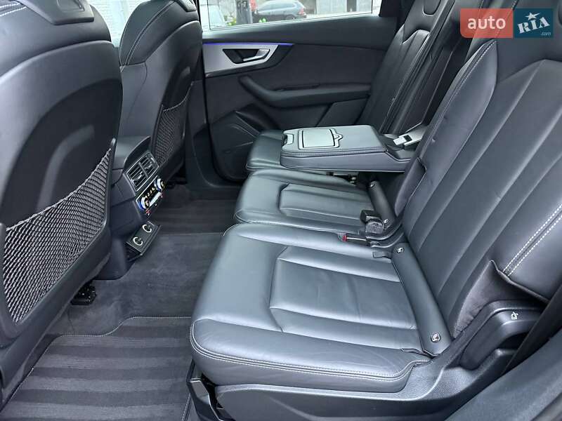 Внедорожник / Кроссовер Audi Q7 2017 в Ровно