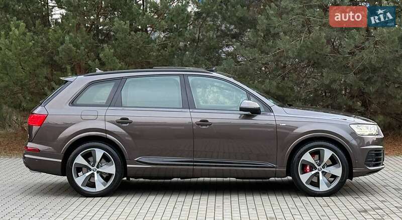 Внедорожник / Кроссовер Audi Q7 2017 в Ровно