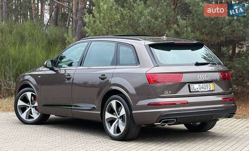 Внедорожник / Кроссовер Audi Q7 2017 в Ровно