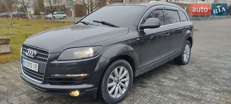 Внедорожник / Кроссовер Audi Q7 2006 в Нетешине