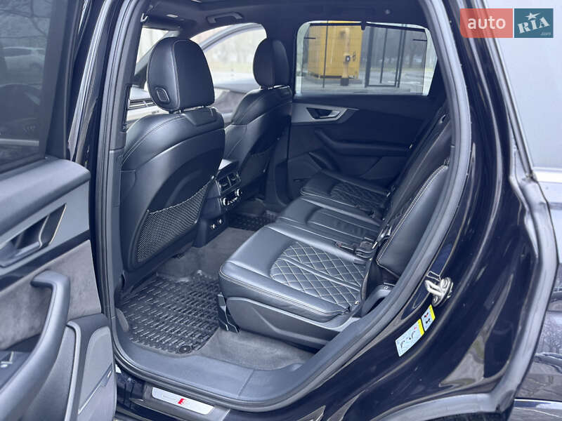 Внедорожник / Кроссовер Audi Q7 2017 в Ровно