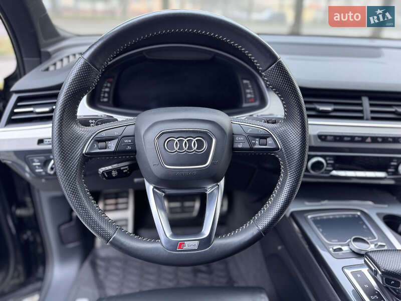 Внедорожник / Кроссовер Audi Q7 2017 в Ровно