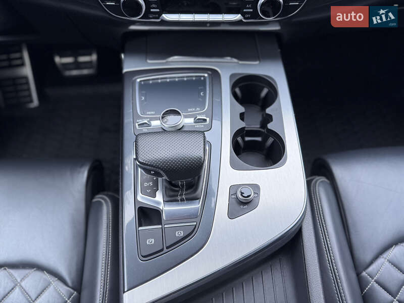 Внедорожник / Кроссовер Audi Q7 2017 в Ровно