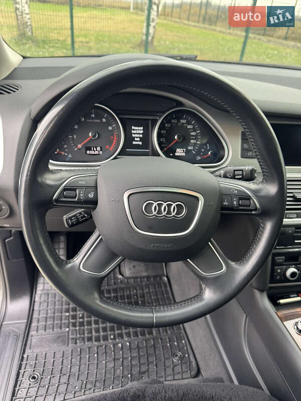 Внедорожник / Кроссовер Audi Q7 2015 в Измаиле