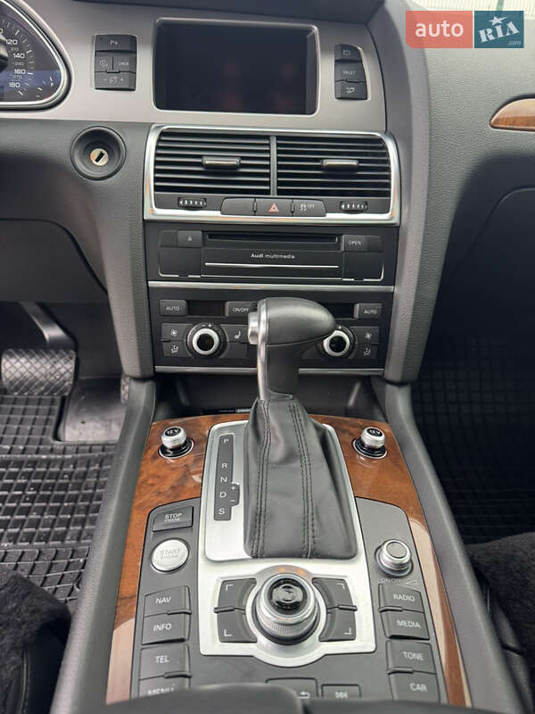 Внедорожник / Кроссовер Audi Q7 2015 в Измаиле