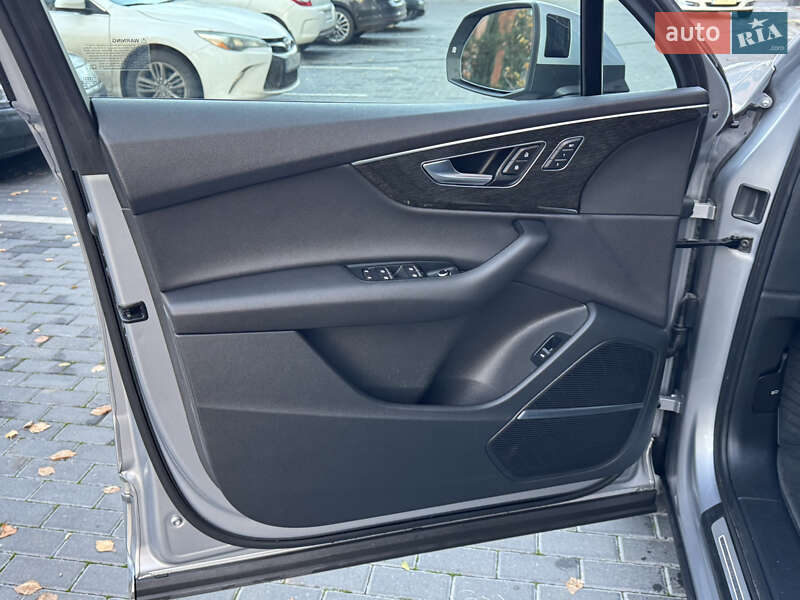 Внедорожник / Кроссовер Audi Q7 2021 в Полтаве