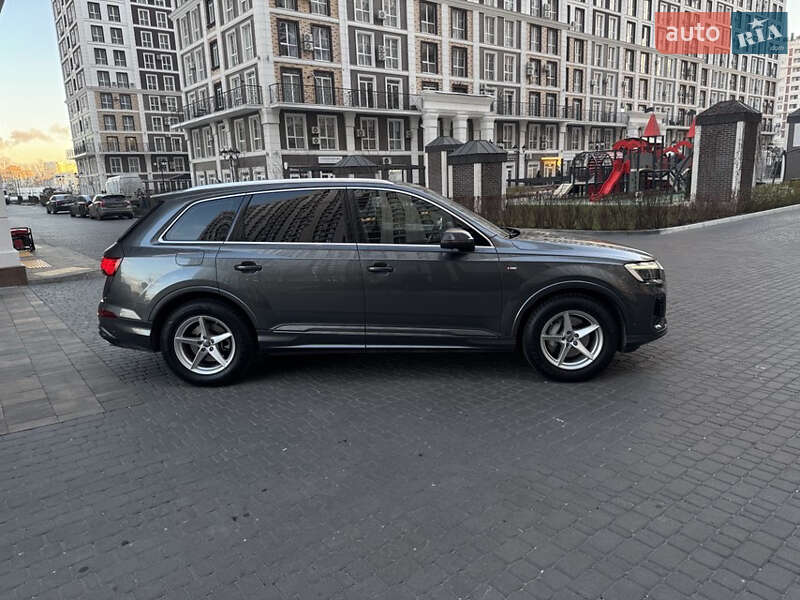 Позашляховик / Кросовер Audi Q7 2024 в Києві фото 12 Позашляховик / Кросовер Audi Q7 2024 в Києві
