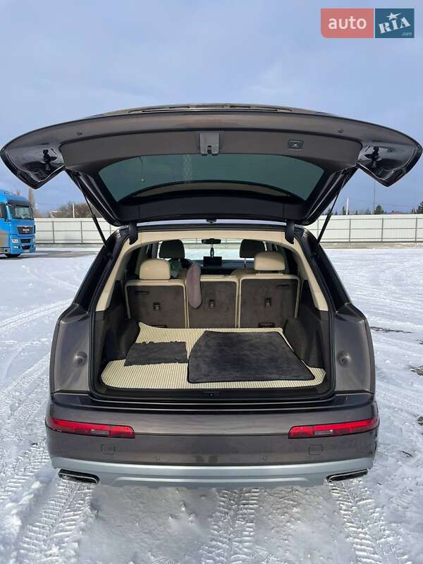 Внедорожник / Кроссовер Audi Q7 2016 в Оратове