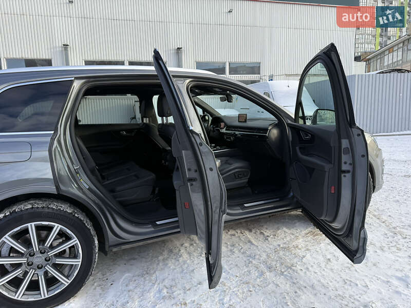 Внедорожник / Кроссовер Audi Q7 2017 в Киеве