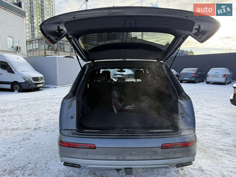 Внедорожник / Кроссовер Audi Q7 2017 в Киеве