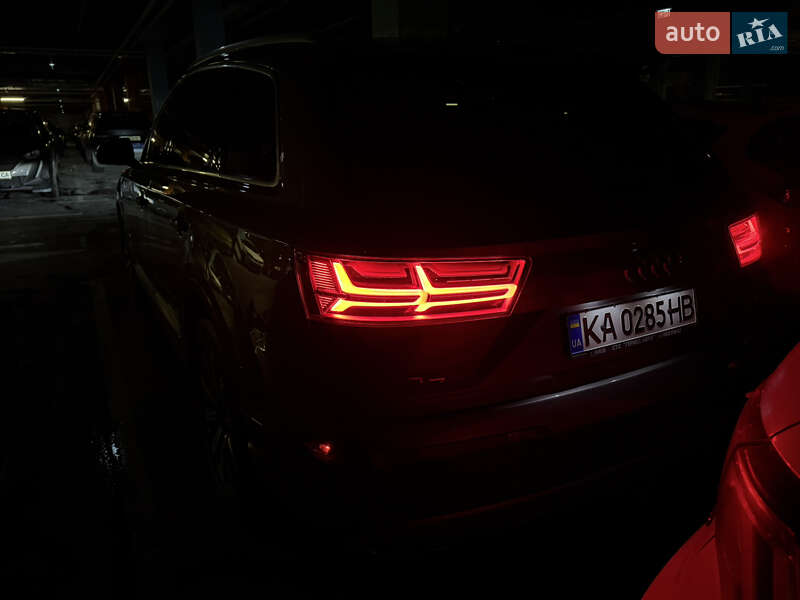Внедорожник / Кроссовер Audi Q7 2017 в Киеве