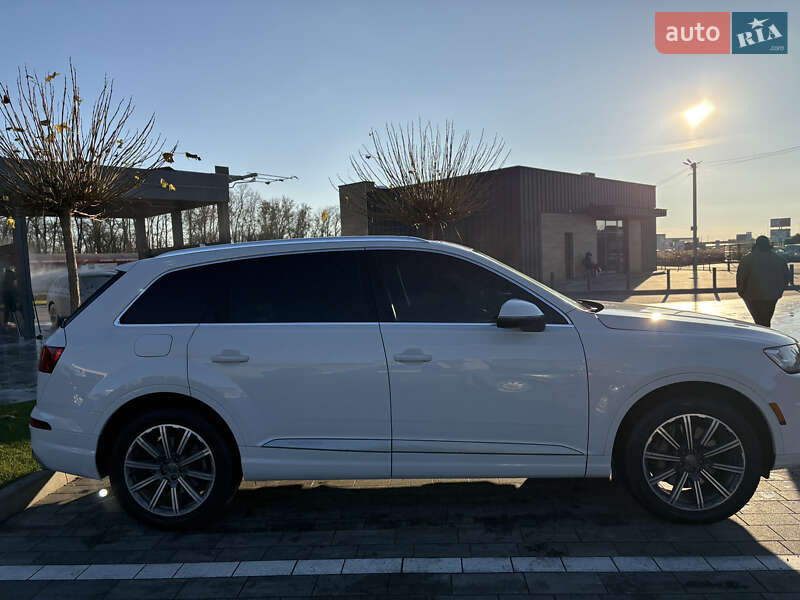 Позашляховик / Кросовер Audi Q7 2015 в Луцьку