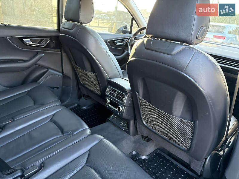 Позашляховик / Кросовер Audi Q7 2015 в Луцьку