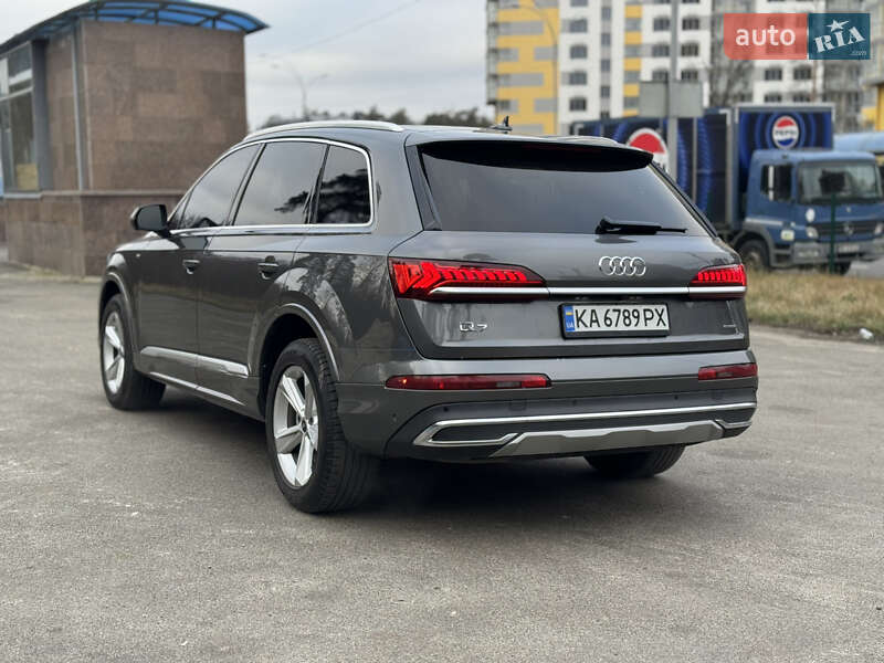 Внедорожник / Кроссовер Audi Q7 2020 в Киеве