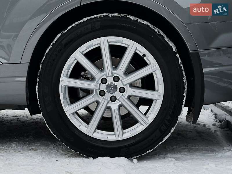 Внедорожник / Кроссовер Audi Q7 2015 в Киеве