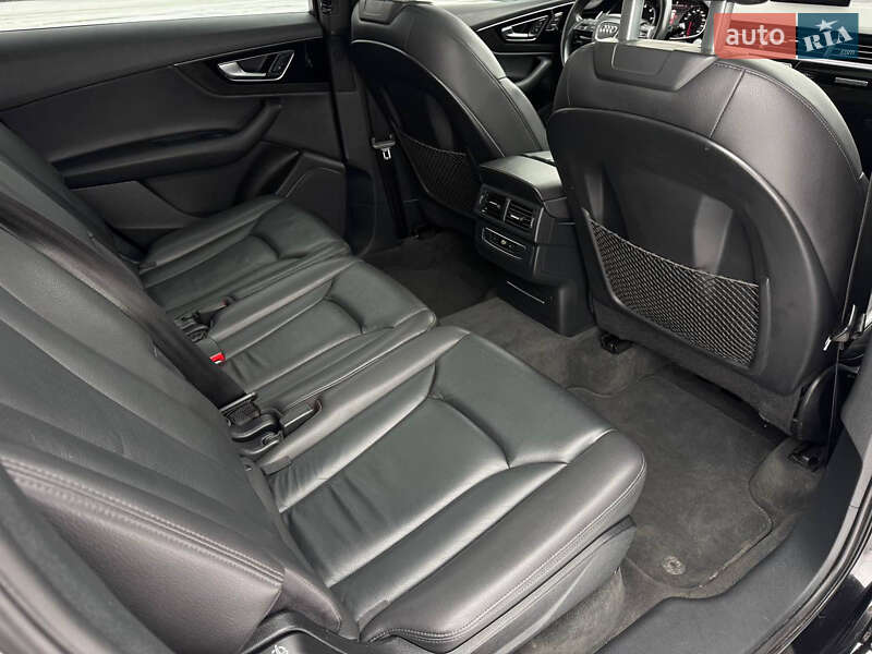 Позашляховик / Кросовер Audi Q7 2017 в Києві