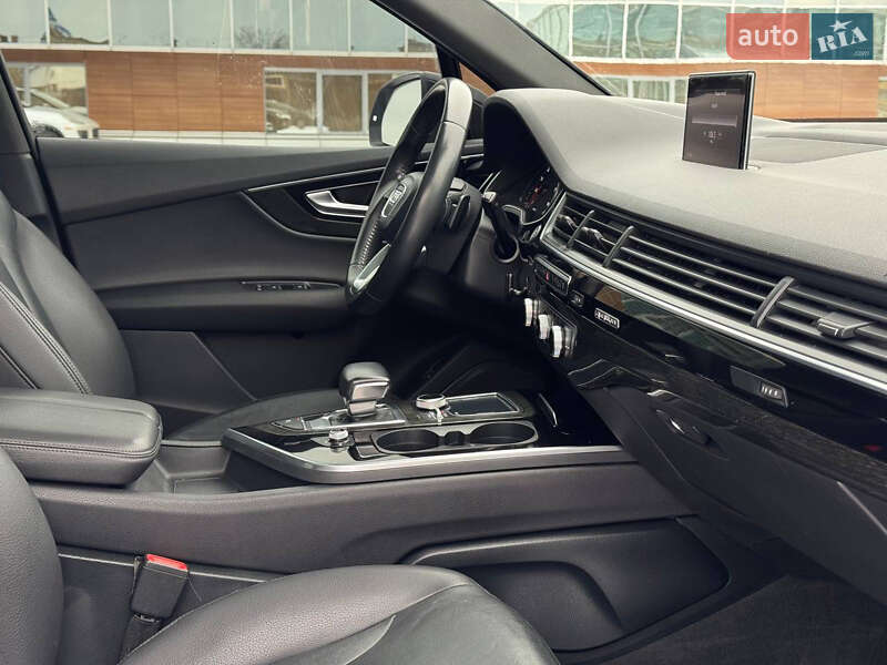 Позашляховик / Кросовер Audi Q7 2017 в Києві