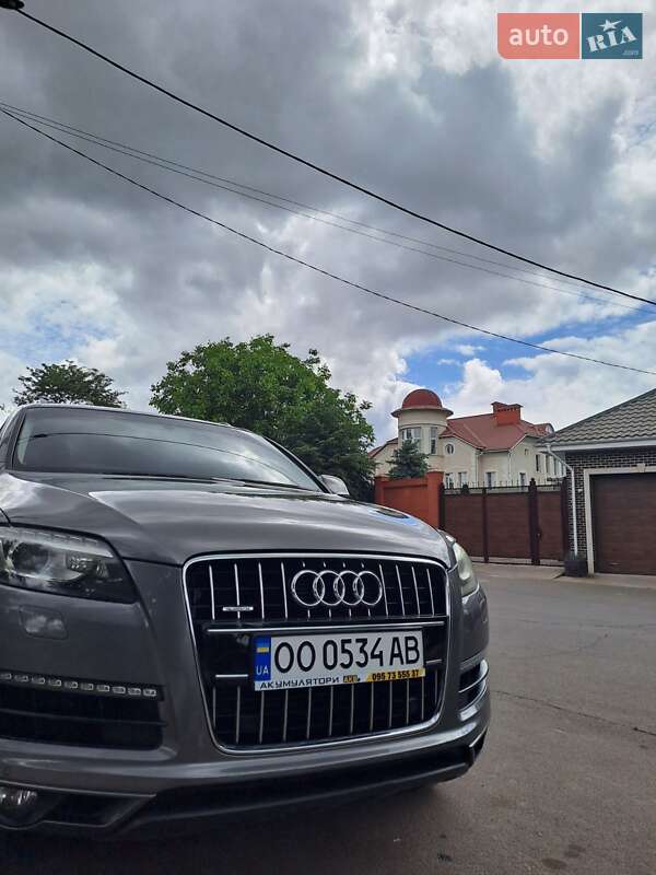 Внедорожник / Кроссовер Audi Q7 2011 в Измаиле