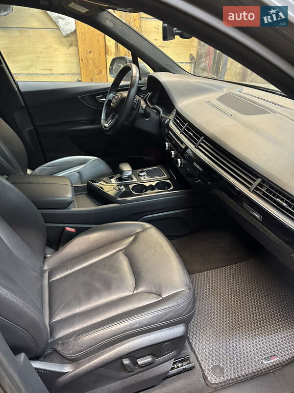 Внедорожник / Кроссовер Audi Q7 2016 в Киеве