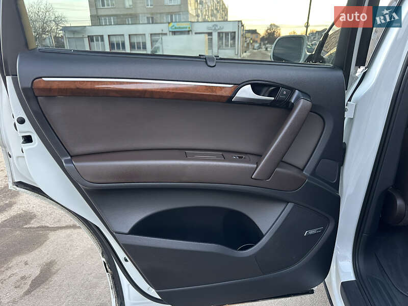 Позашляховик / Кросовер Audi Q7 2014 в Дубні