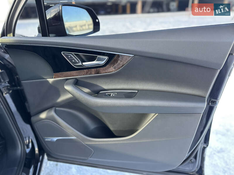 Внедорожник / Кроссовер Audi Q7 2017 в Киеве