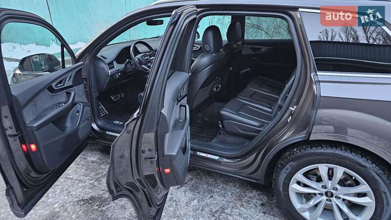 Внедорожник / Кроссовер Audi Q7 2016 в Киеве