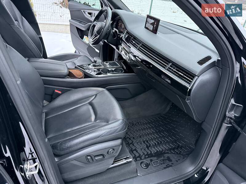Позашляховик / Кросовер Audi Q7 2018 в Вінниці