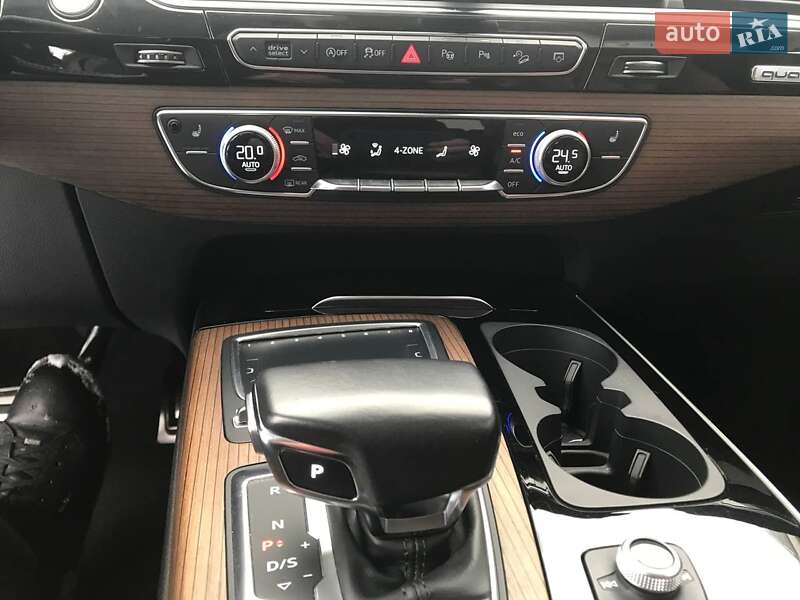 Позашляховик / Кросовер Audi Q7 2017 в Львові
