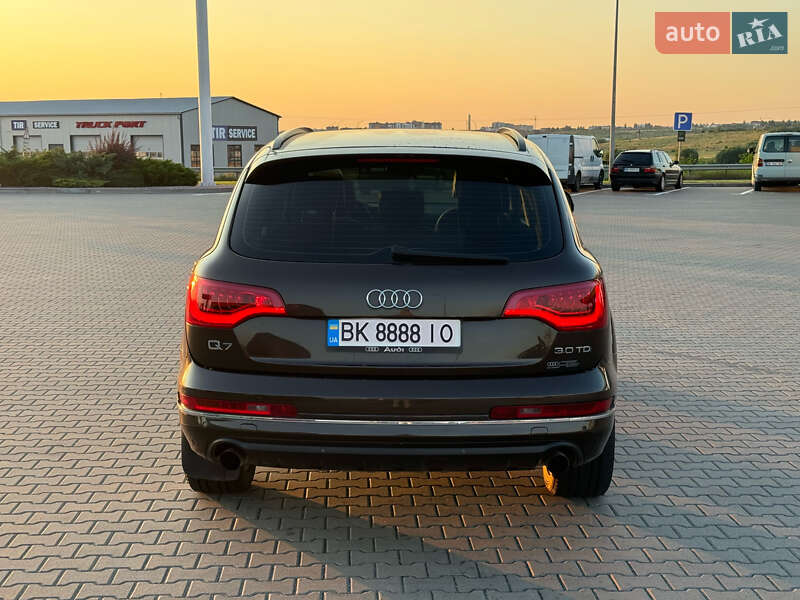Позашляховик / Кросовер Audi Q7 2011 в Рівному
