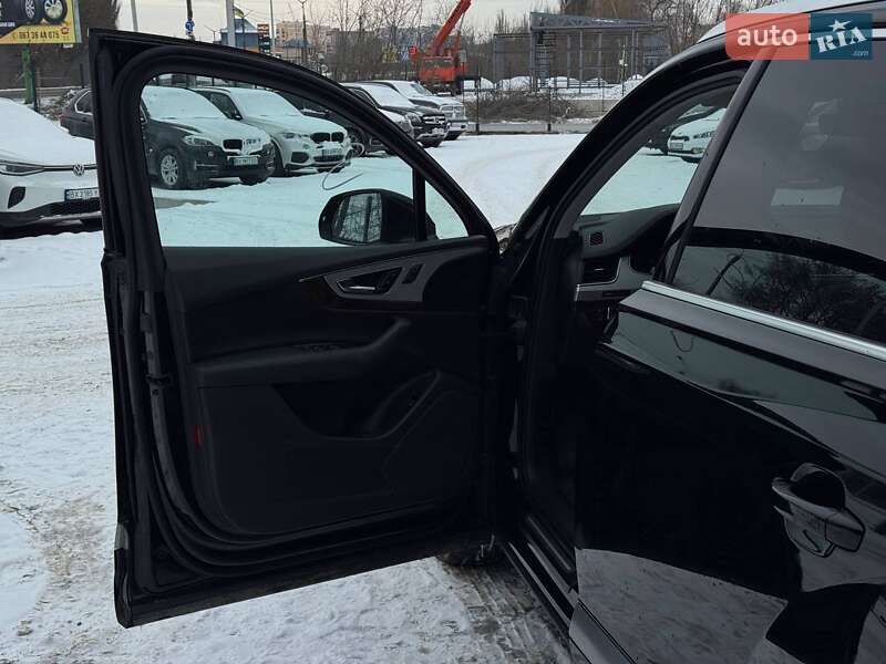 Внедорожник / Кроссовер Audi Q7 2017 в Каменец-Подольском