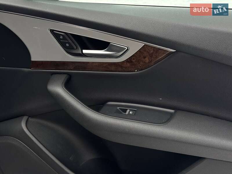 Внедорожник / Кроссовер Audi Q7 2017 в Каменец-Подольском