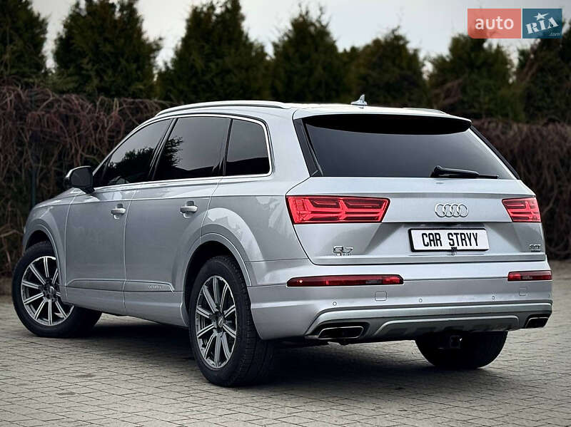 Позашляховик / Кросовер Audi Q7 2017 в Стрию