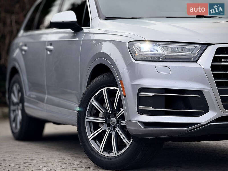 Позашляховик / Кросовер Audi Q7 2017 в Стрию