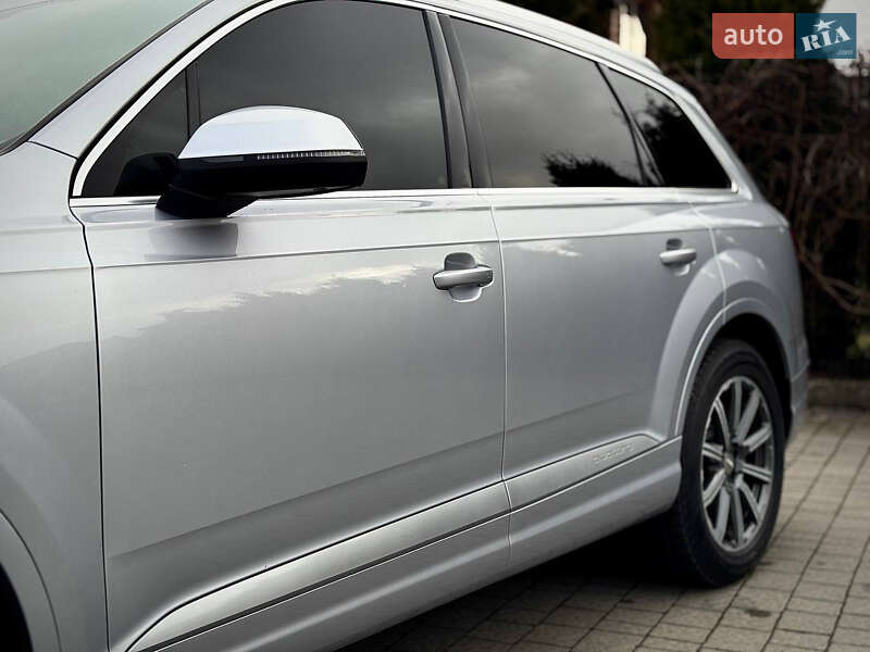 Позашляховик / Кросовер Audi Q7 2017 в Стрию