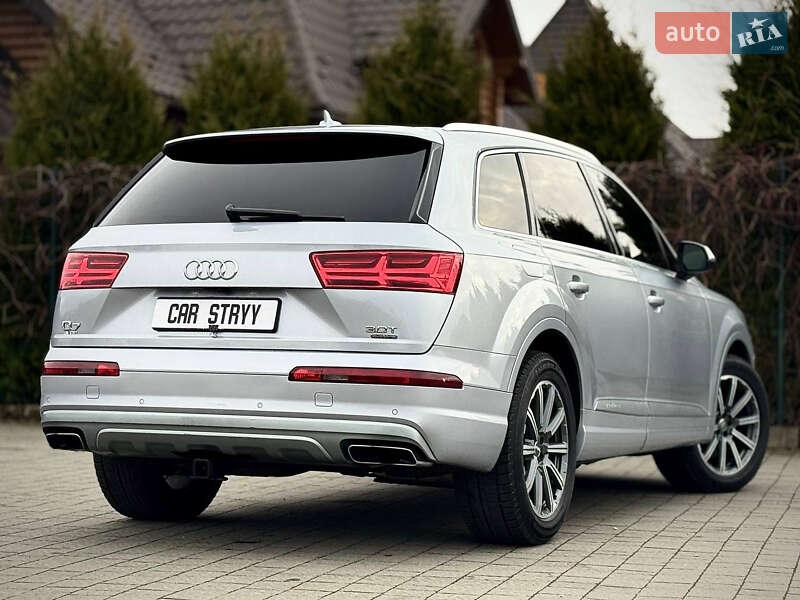 Позашляховик / Кросовер Audi Q7 2017 в Стрию