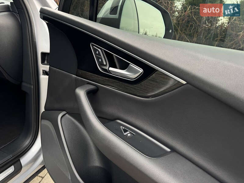 Позашляховик / Кросовер Audi Q7 2017 в Стрию