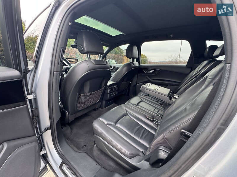 Позашляховик / Кросовер Audi Q7 2017 в Стрию